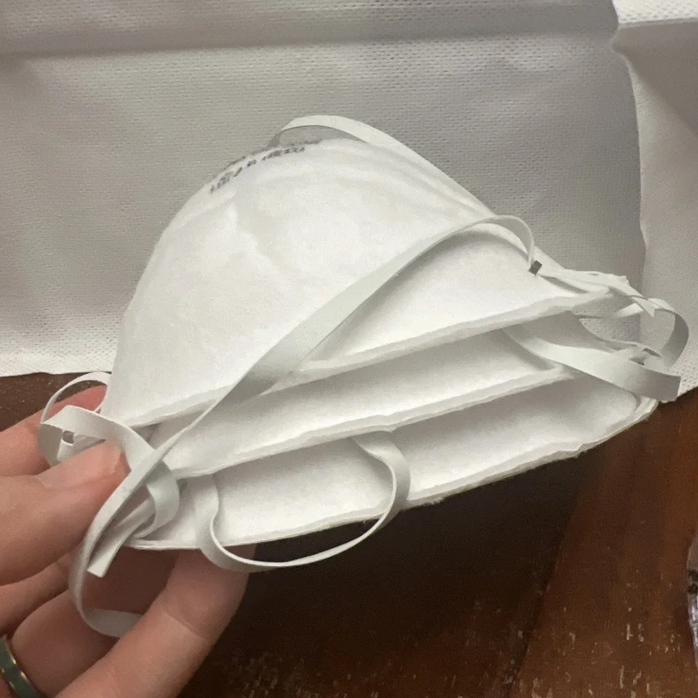 3M N95 Particle Respirator 8200 Mask, Standard-Size, lot of 3